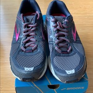 New-unworn Brooks Addiction 12 shoes